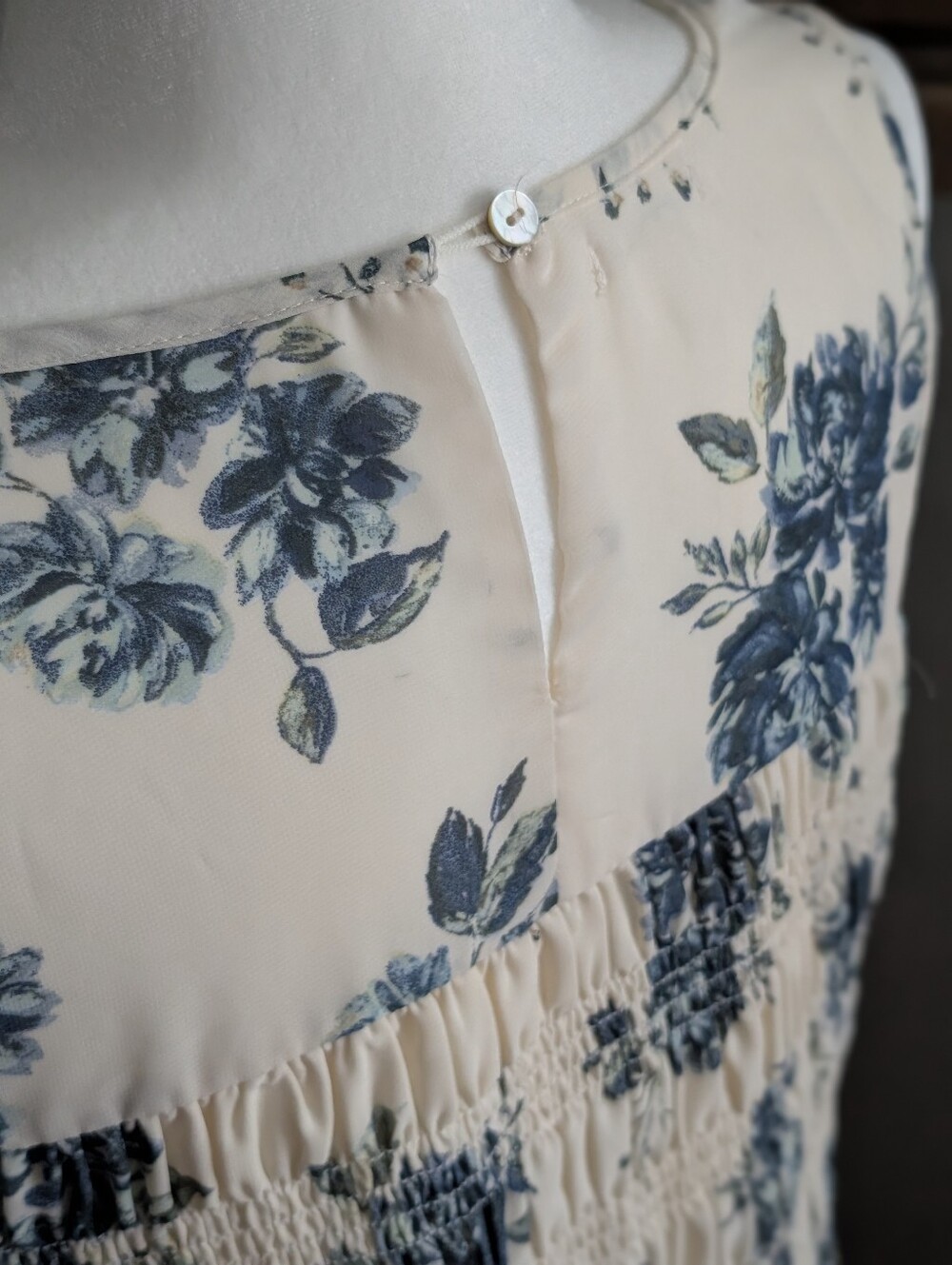 Blue and White Floral Chiffon Smocked Tank Top XL Cream Cottagecore - Picture 4 of 6
